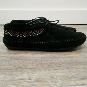 Minnetonka Moccasins Black Size 8